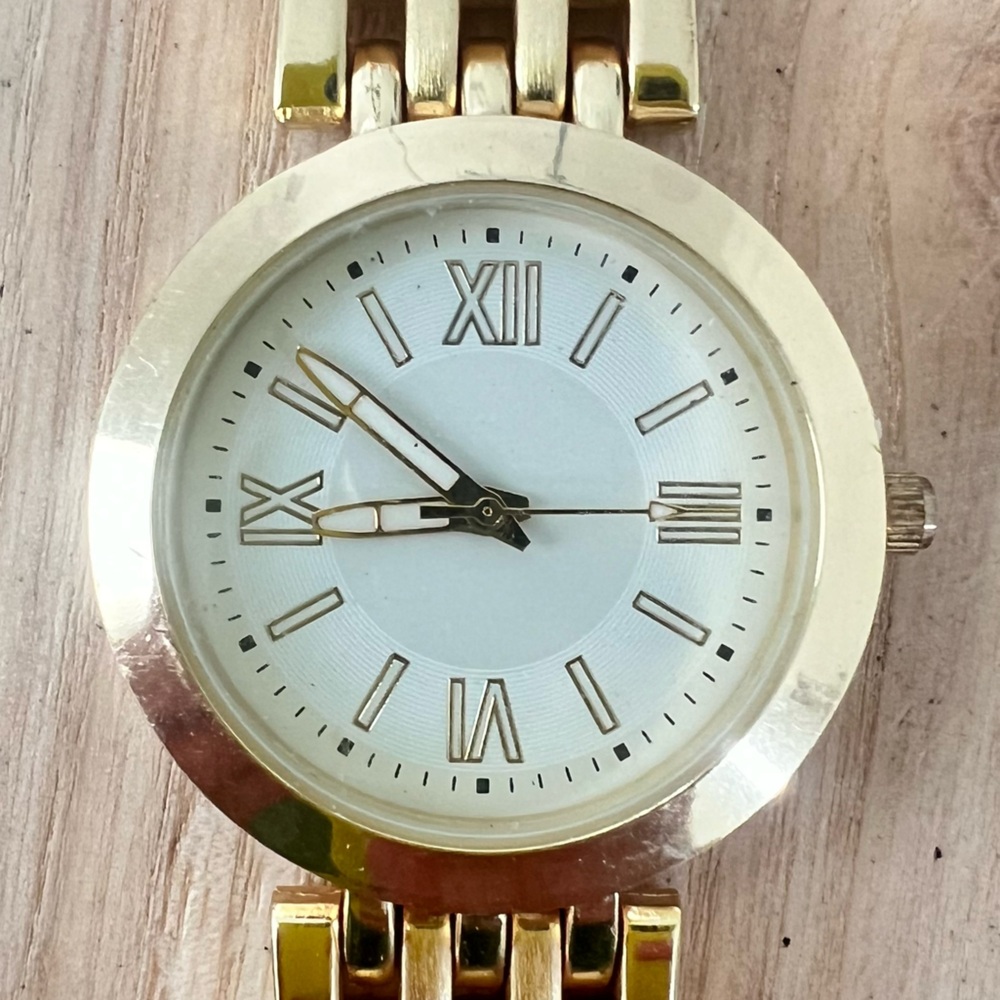 Unbranded mens gold tone dress watch NEW BATTERY